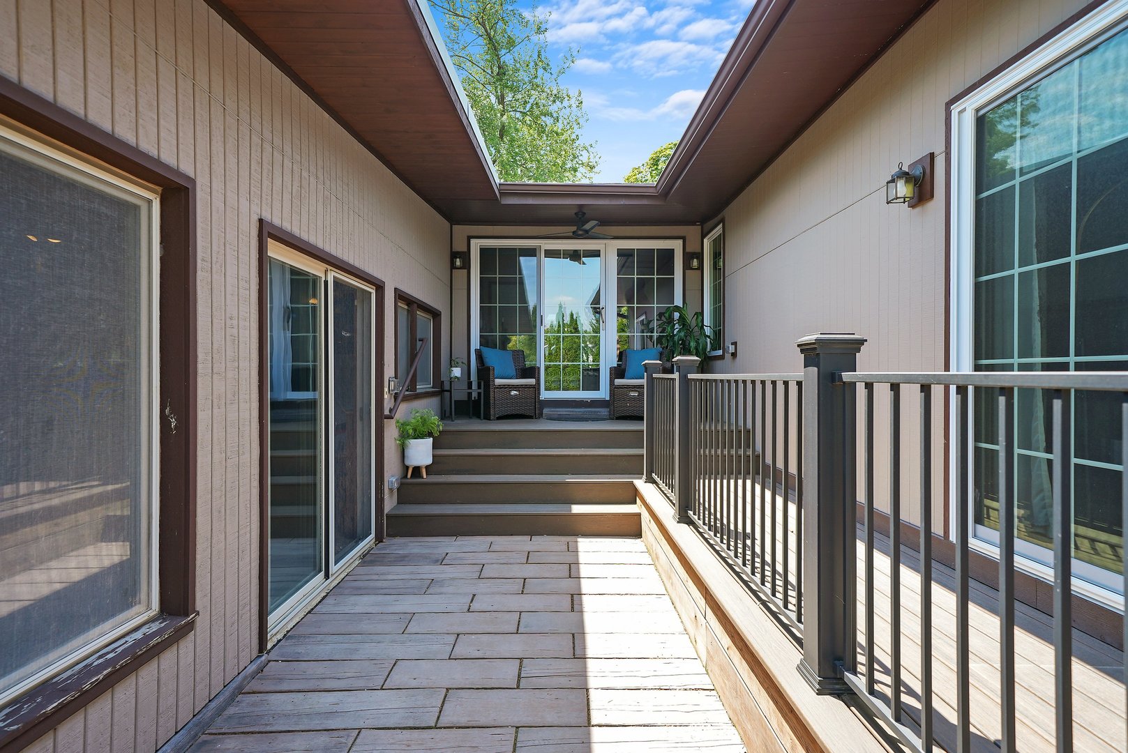 824 W Dorset Avenue W