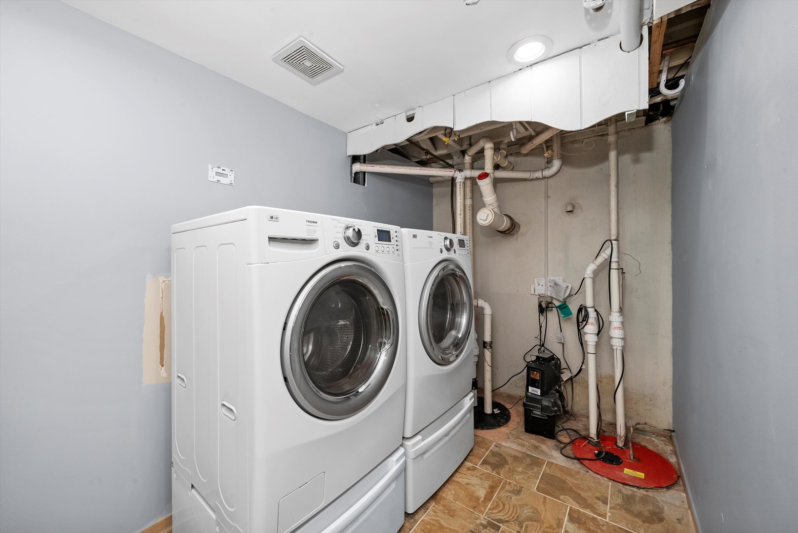 824 W Dorset Avenue W