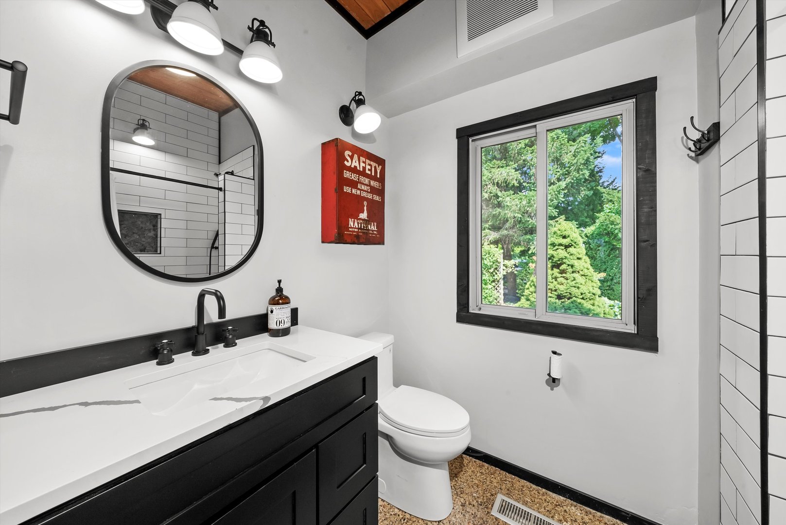 824 W Dorset Avenue W