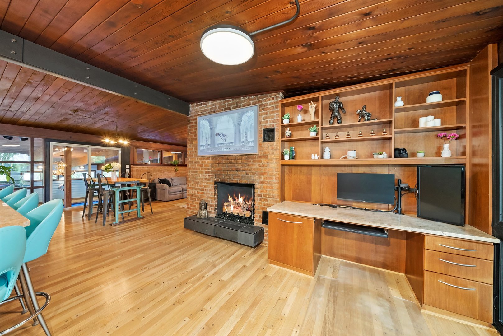 824 W Dorset Avenue W