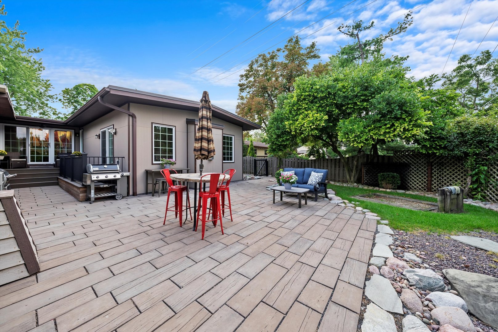 824 W Dorset Avenue W