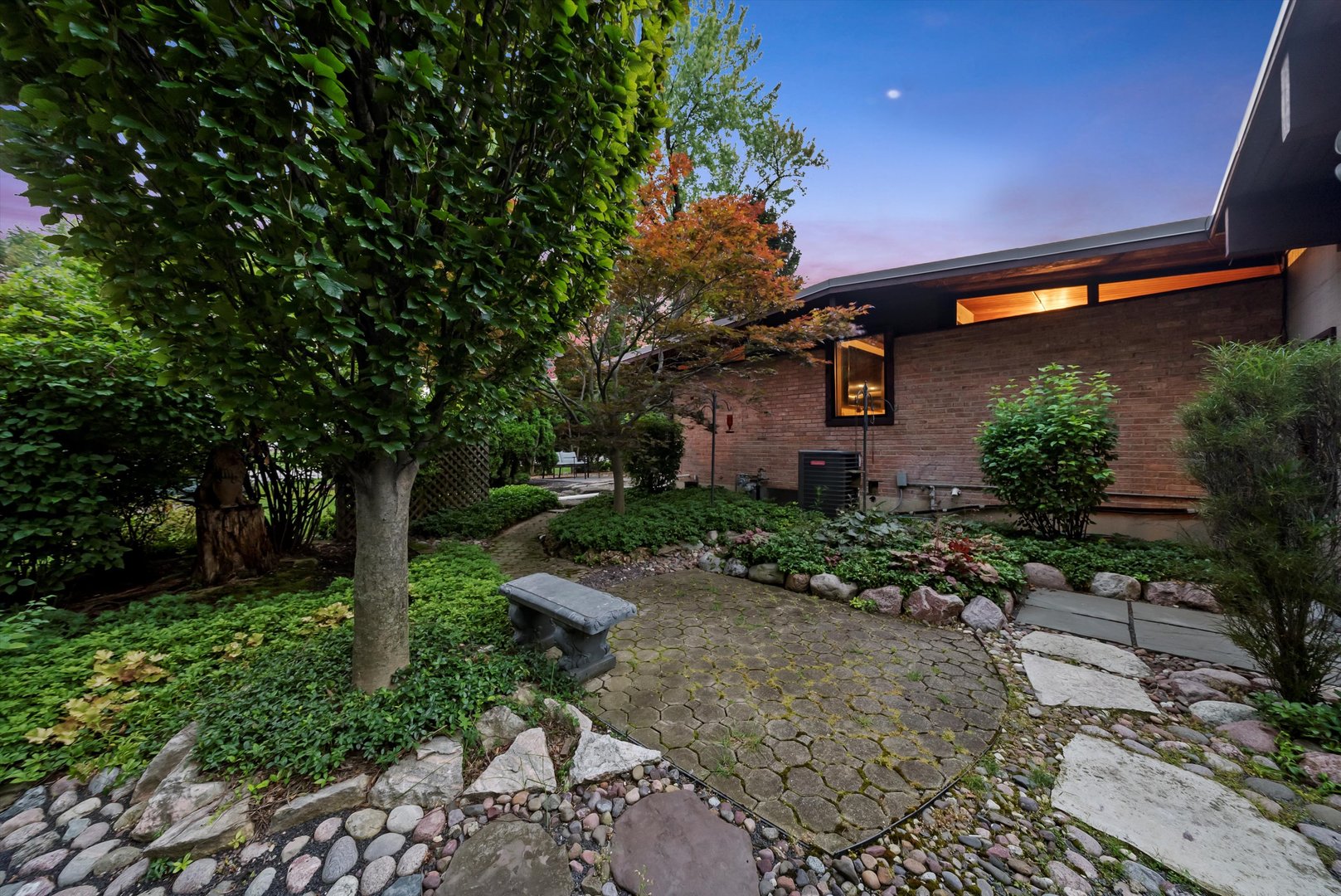 824 W Dorset Avenue W