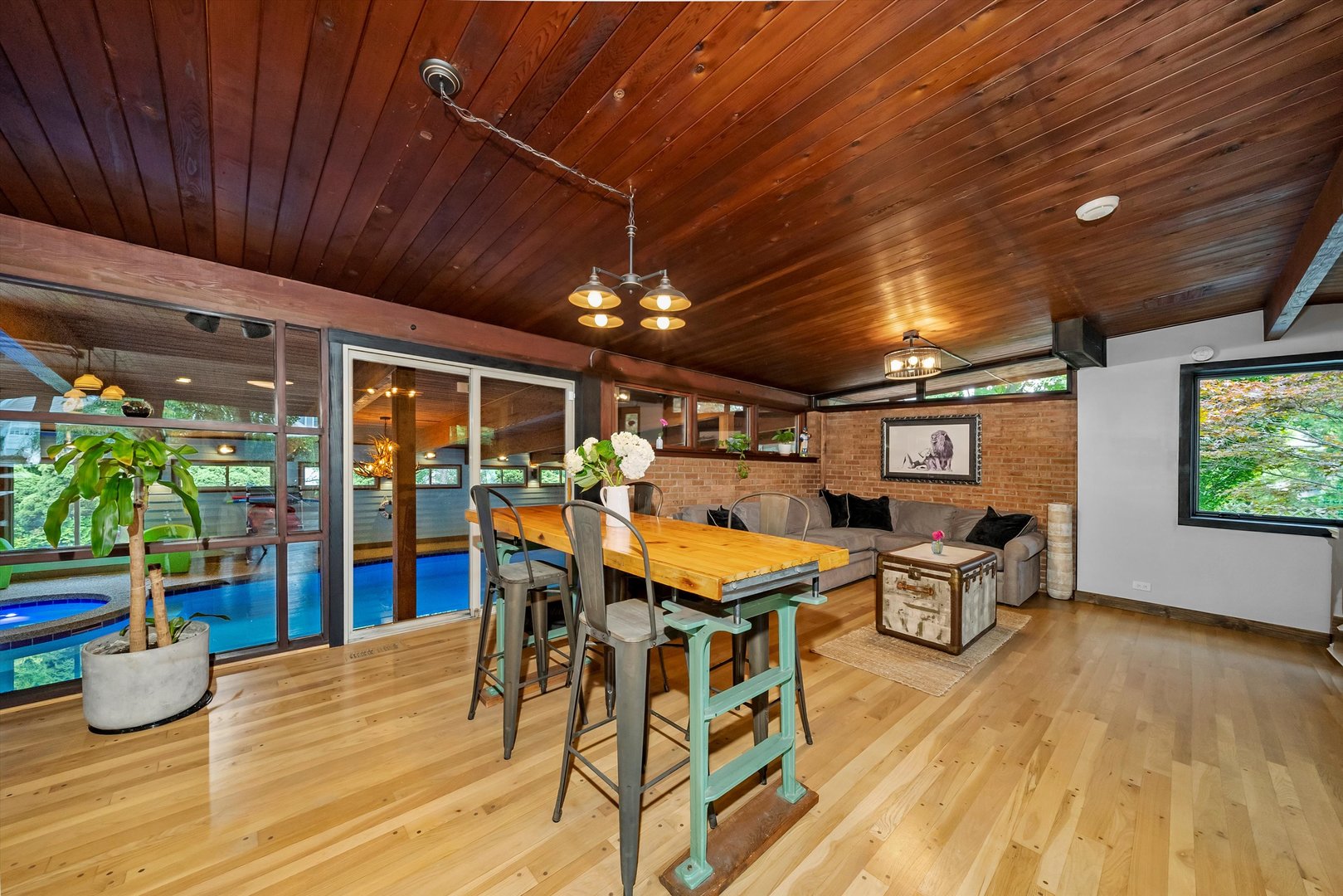 824 W Dorset Avenue W