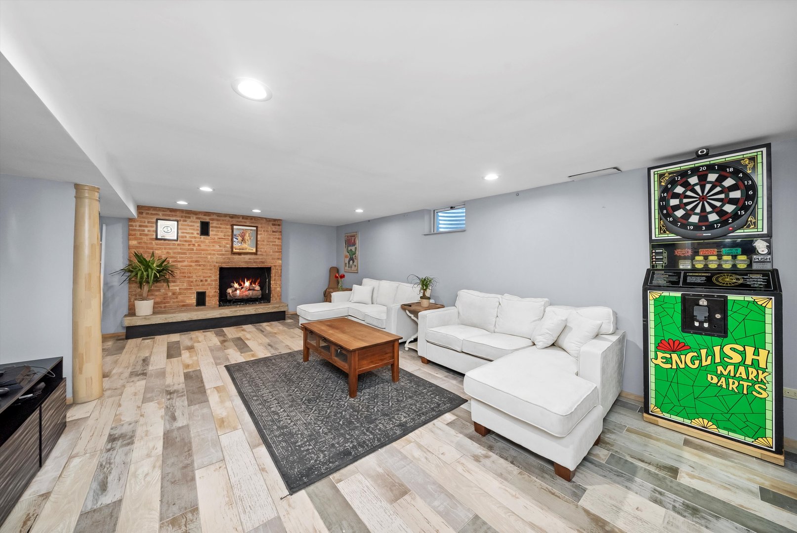 824 W Dorset Avenue W