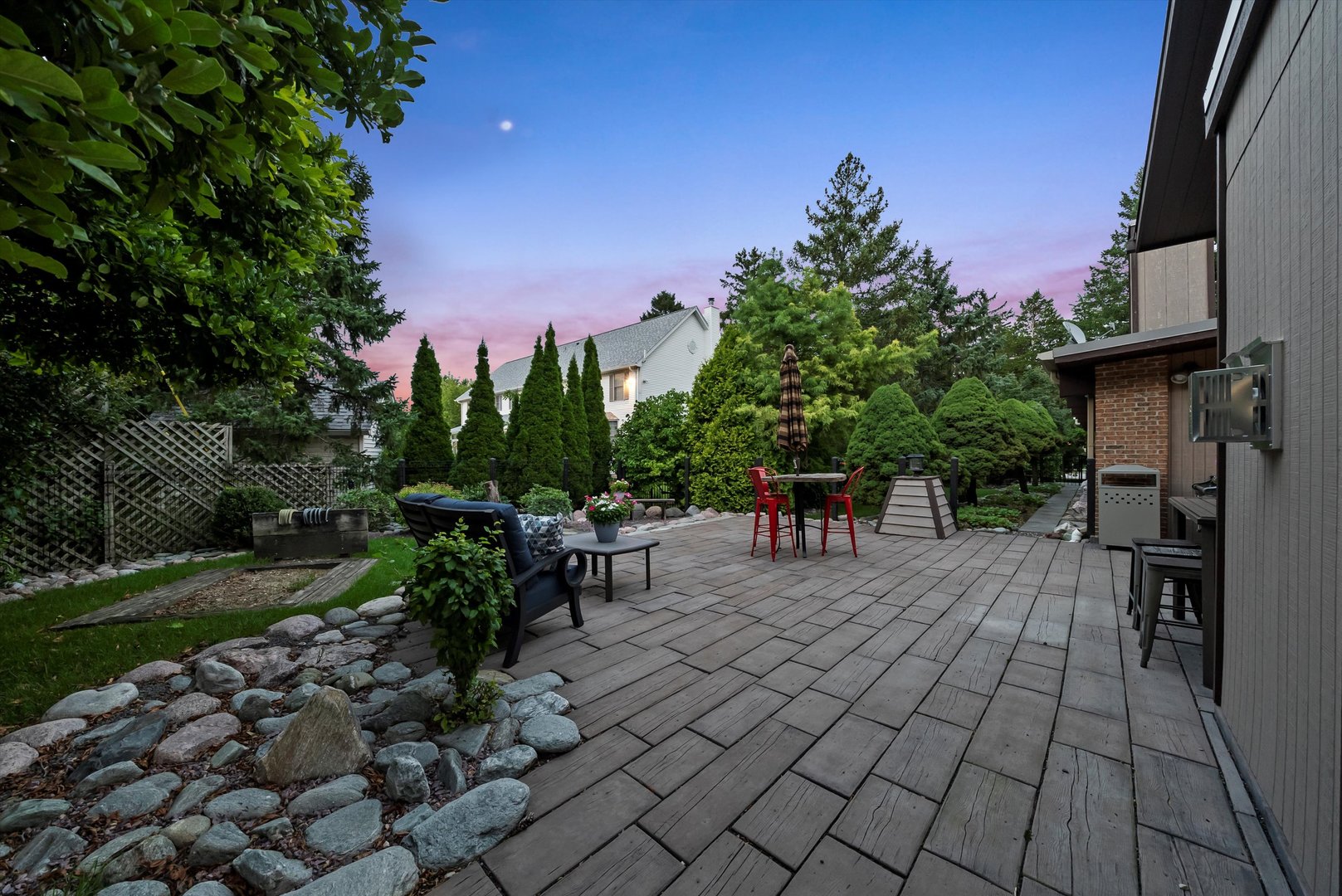 824 W Dorset Avenue W