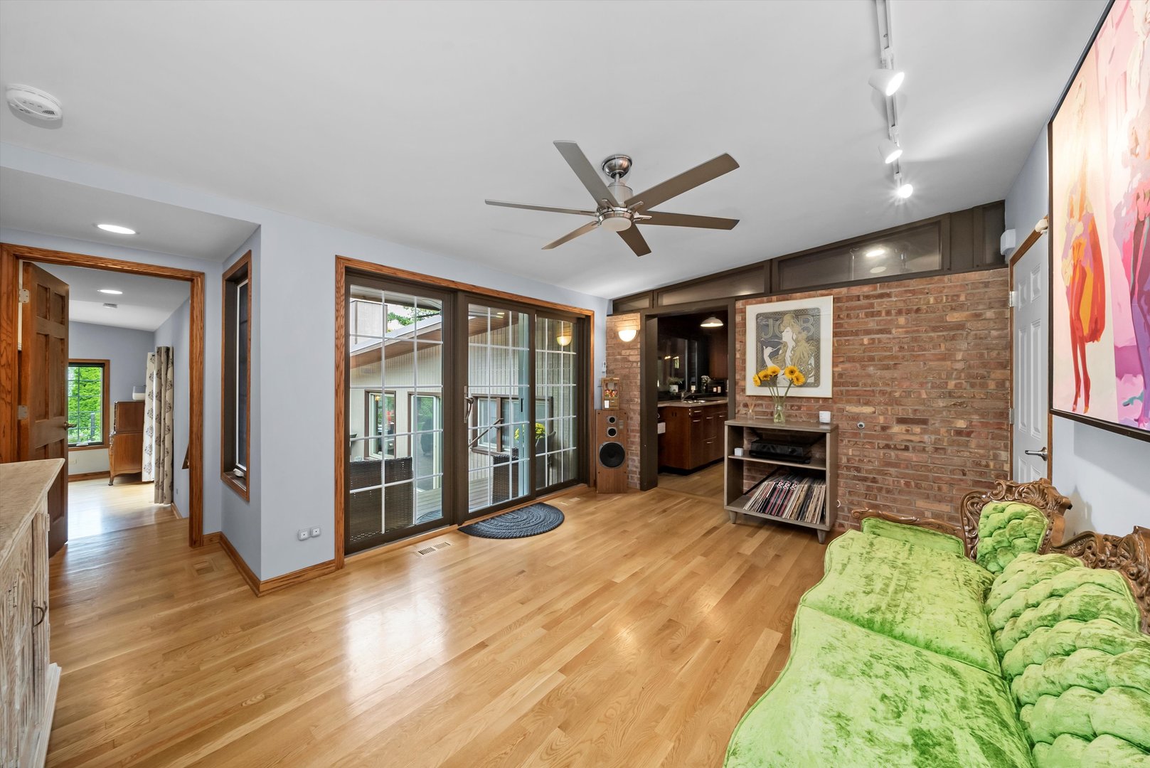 824 W Dorset Avenue W