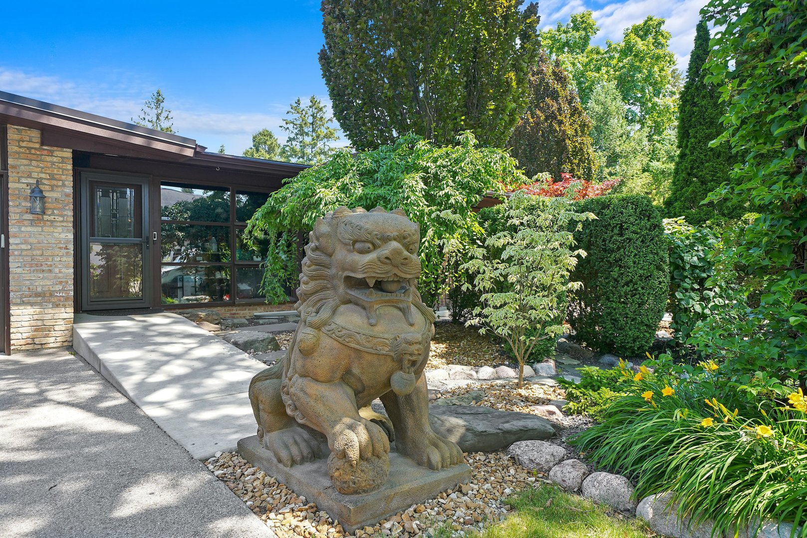 824 W Dorset Avenue W