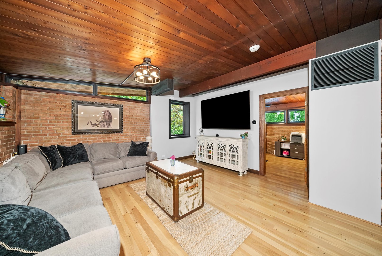 824 W Dorset Avenue W