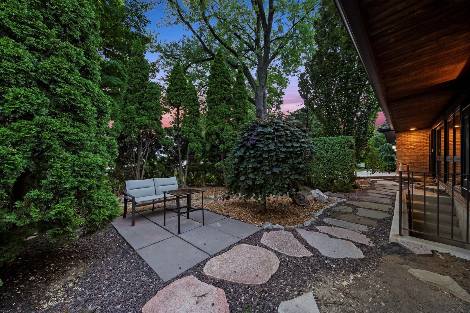 824 W Dorset Avenue W