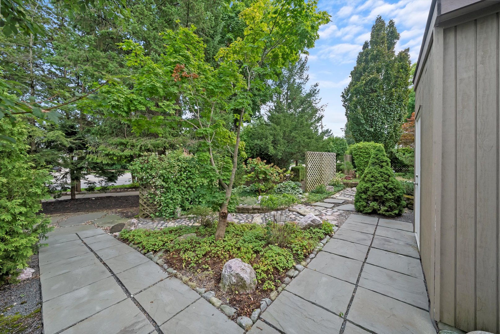 824 W Dorset Avenue W