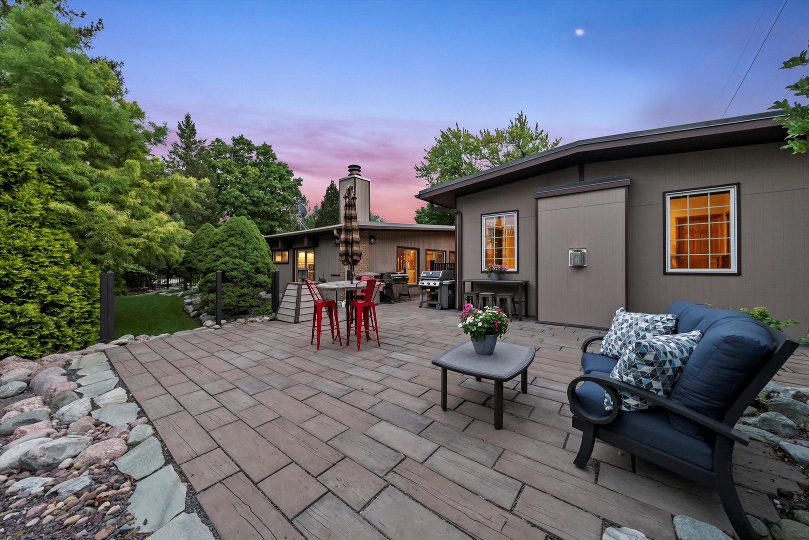 824 W Dorset Avenue W