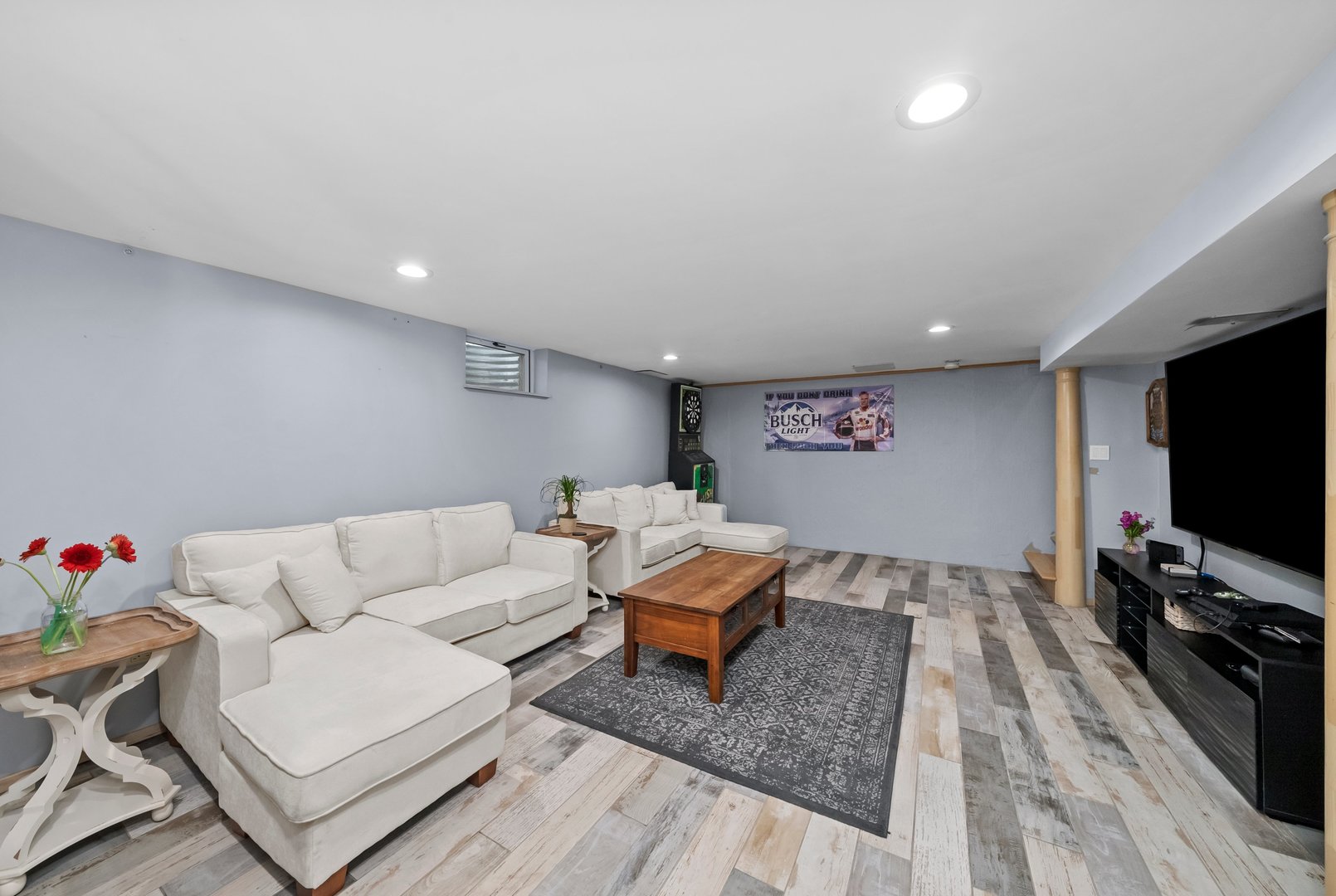 824 W Dorset Avenue W