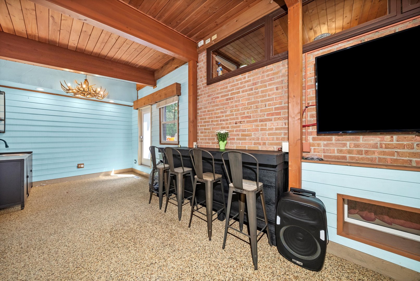 824 W Dorset Avenue W