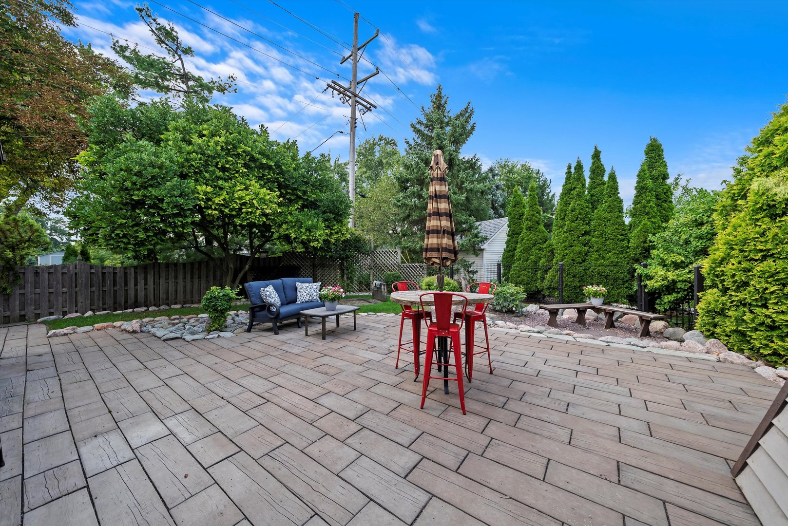 824 W Dorset Avenue W