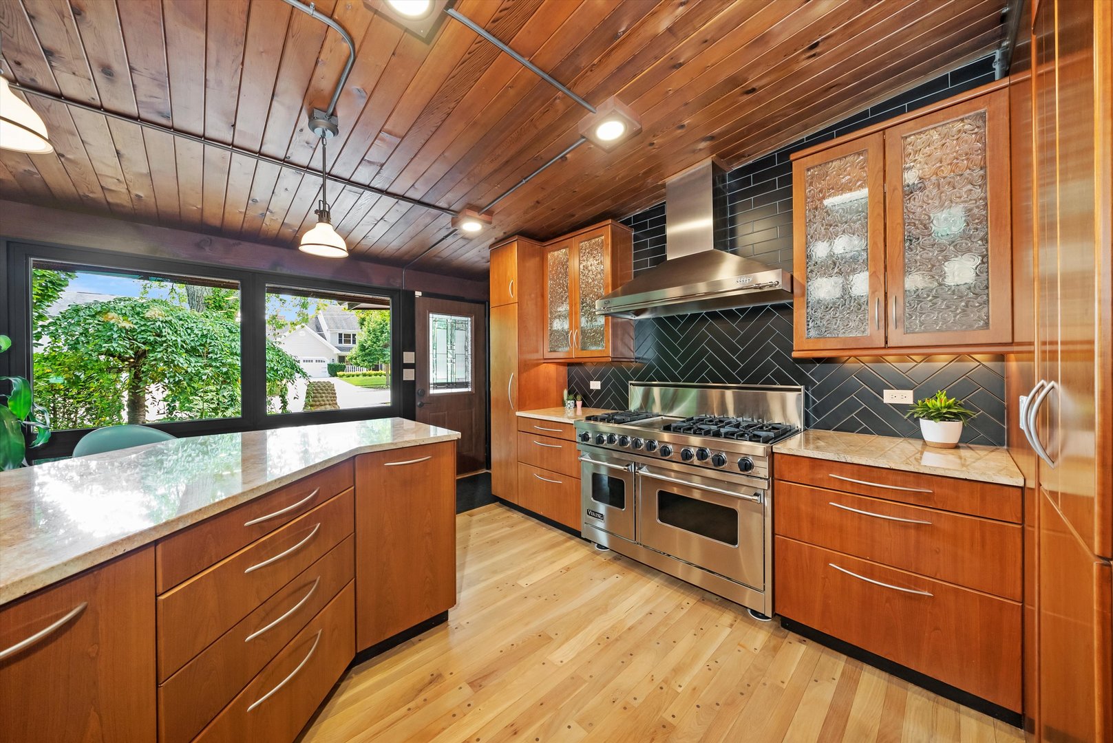 824 W Dorset Avenue W