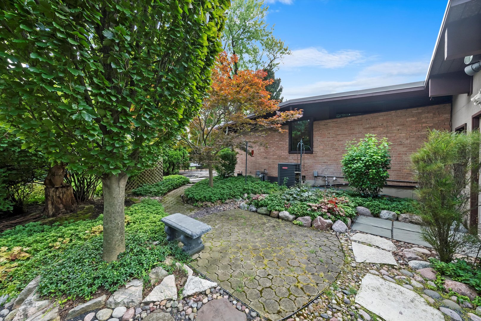 824 W Dorset Avenue W