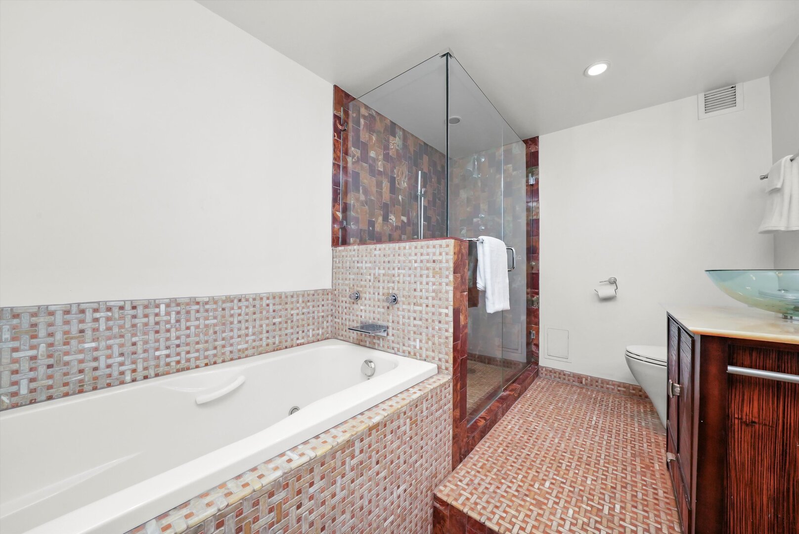 30 E Huron Street Unit: 1106