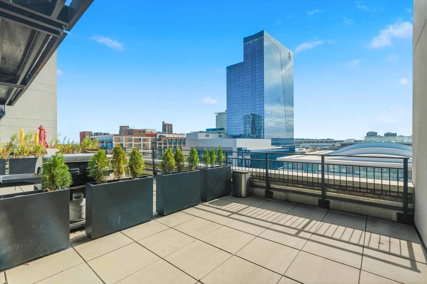 221 E CULLERTON Street Unit: 928