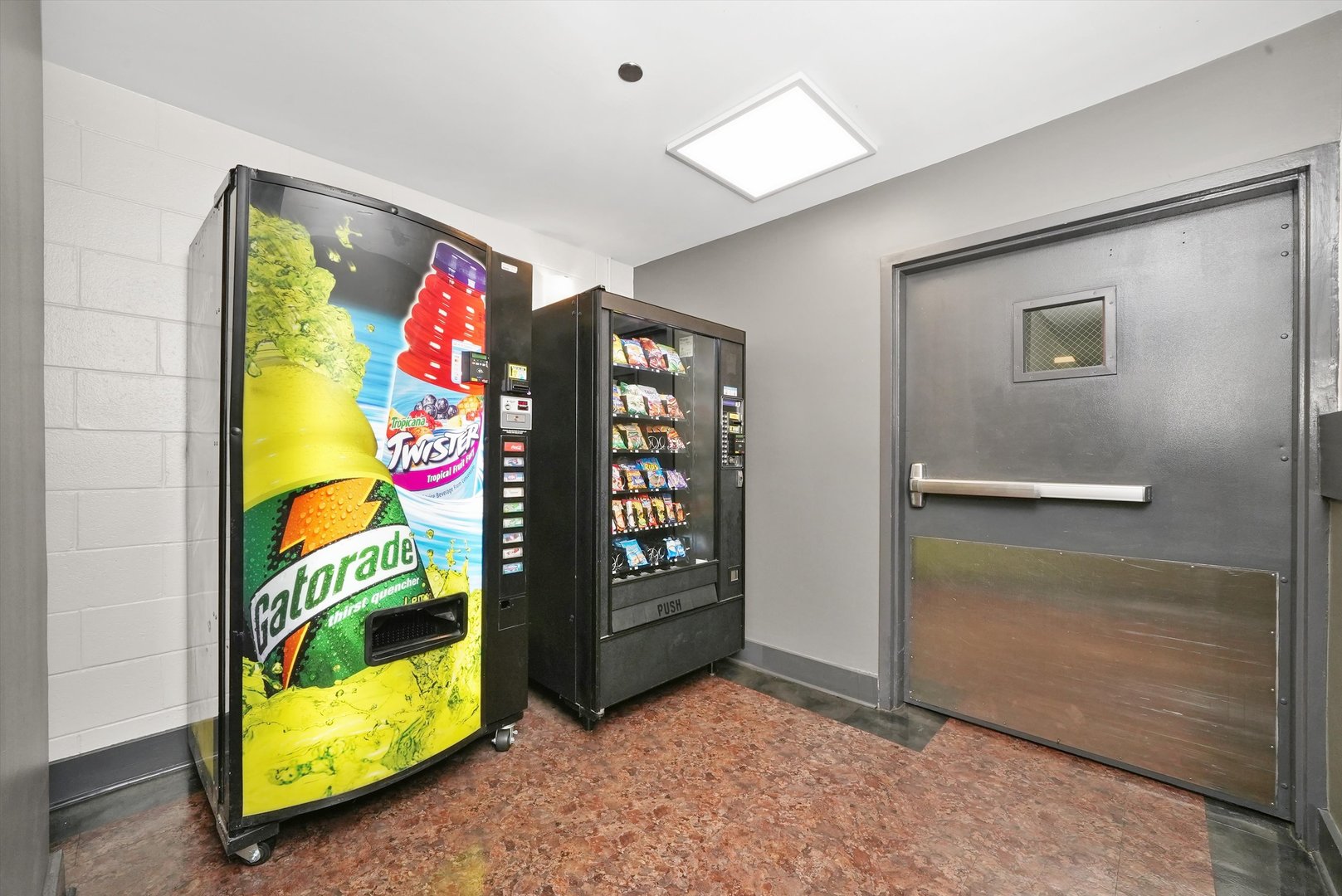 40 E 9TH Street Unit: 707