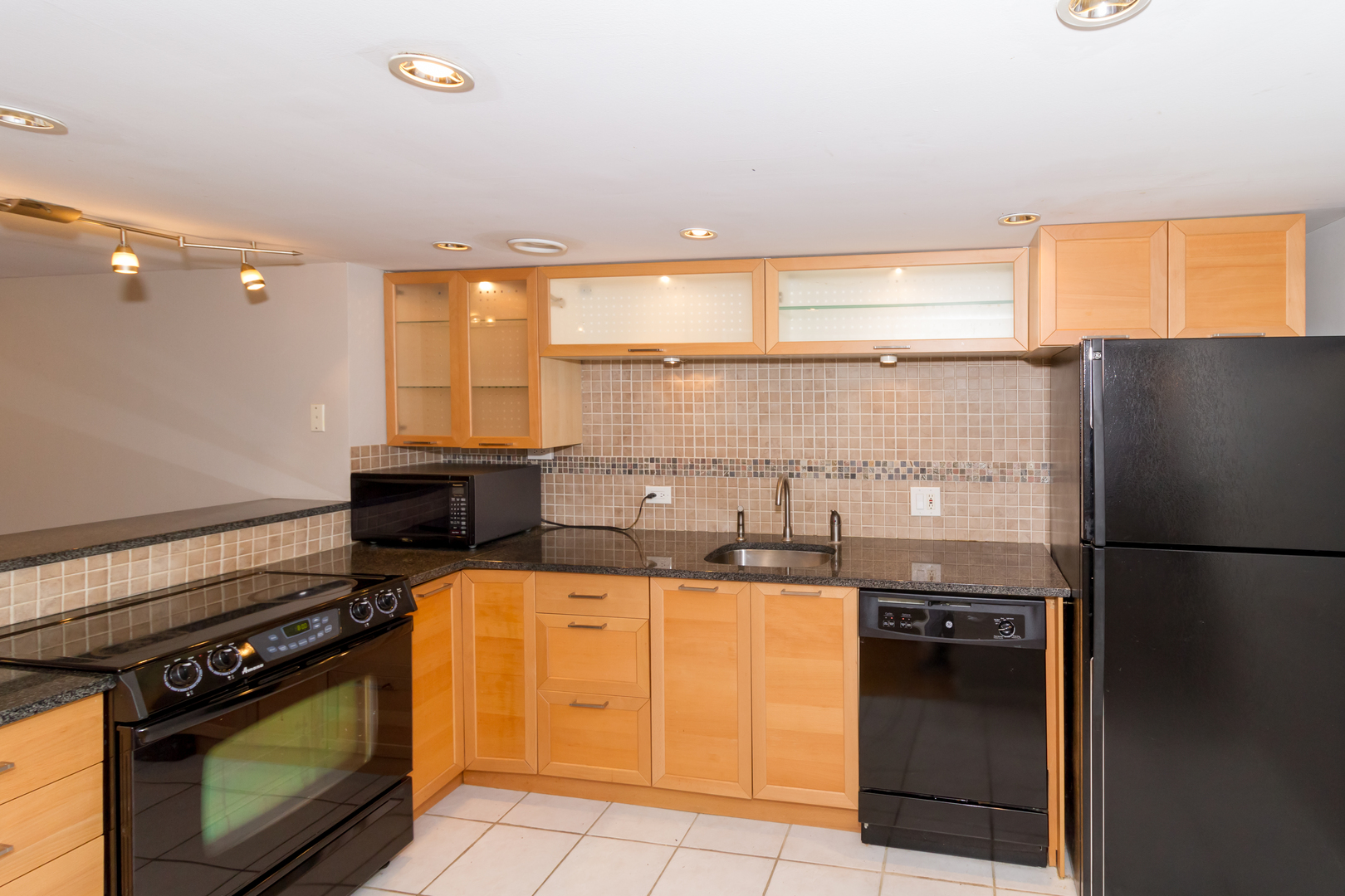 40 E 9TH Street Unit: 707