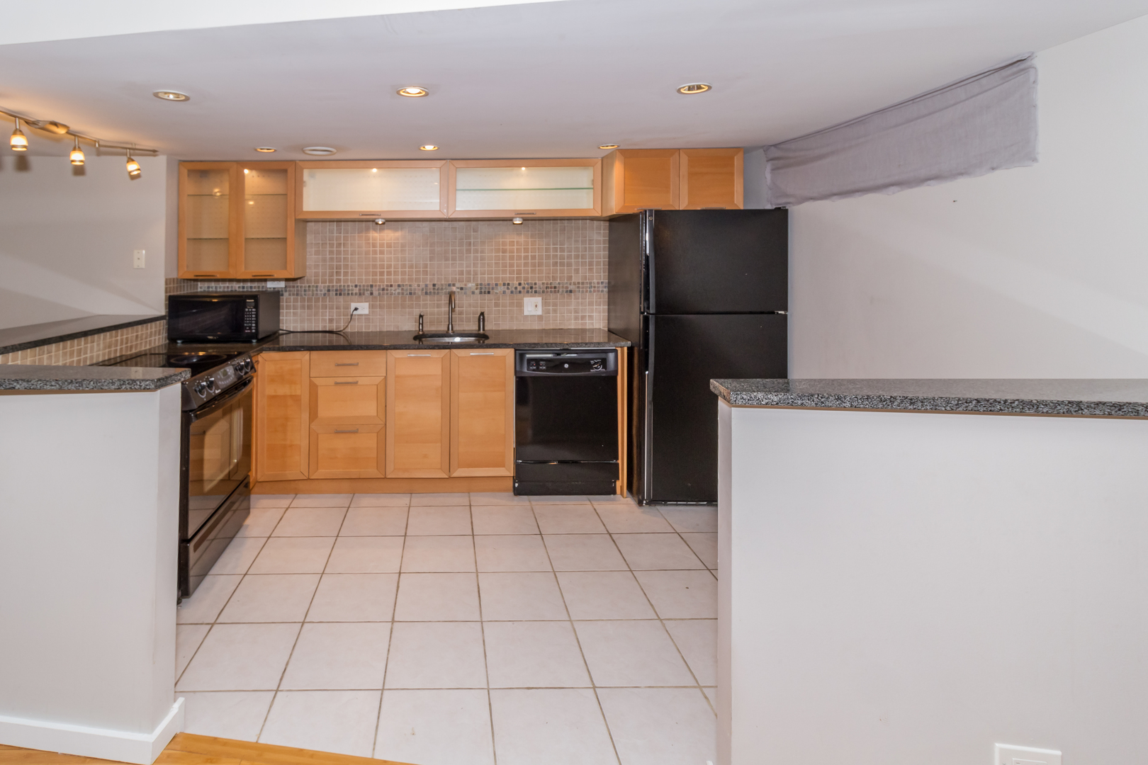 40 E 9TH Street Unit: 707