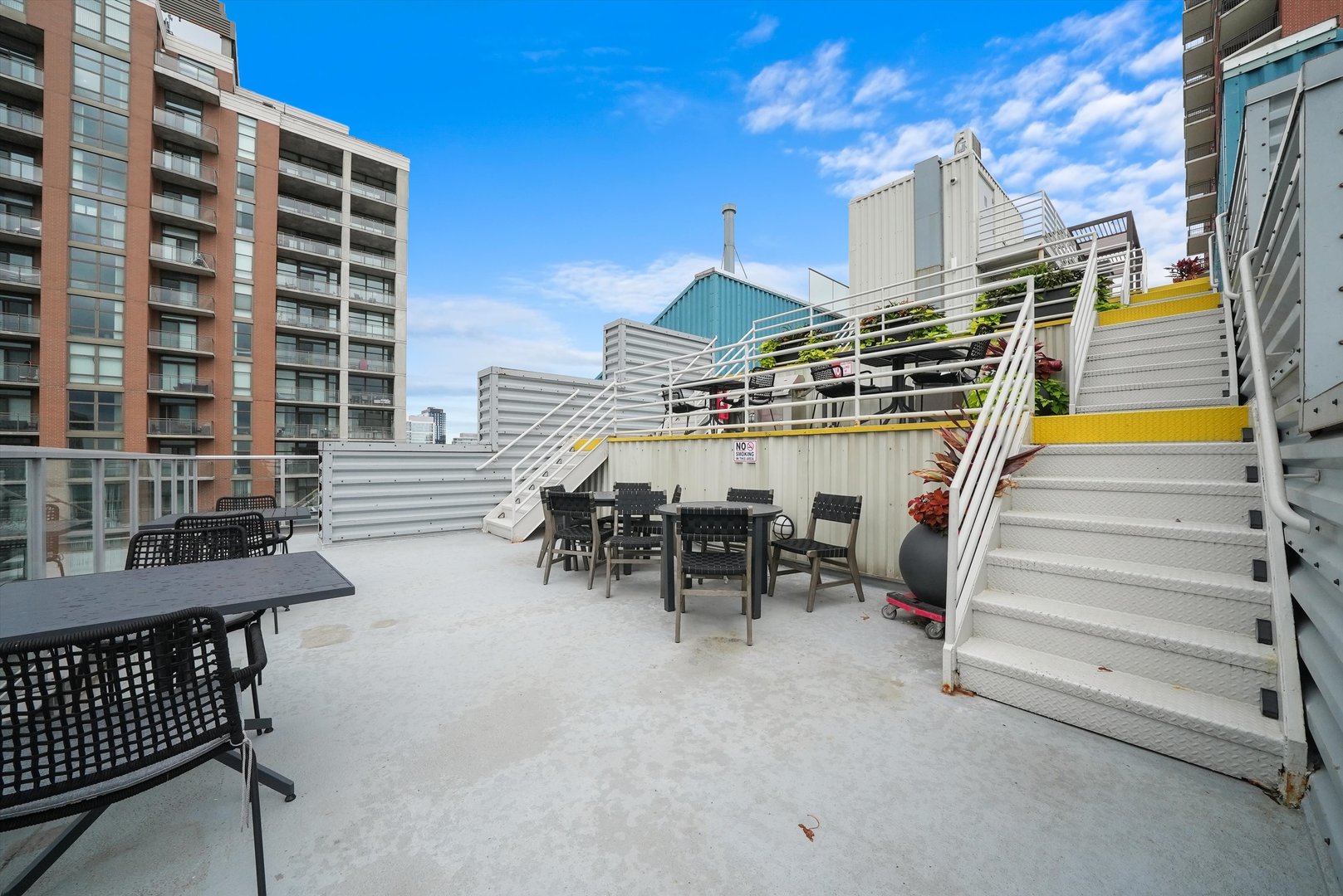 40 E 9TH Street Unit: 707