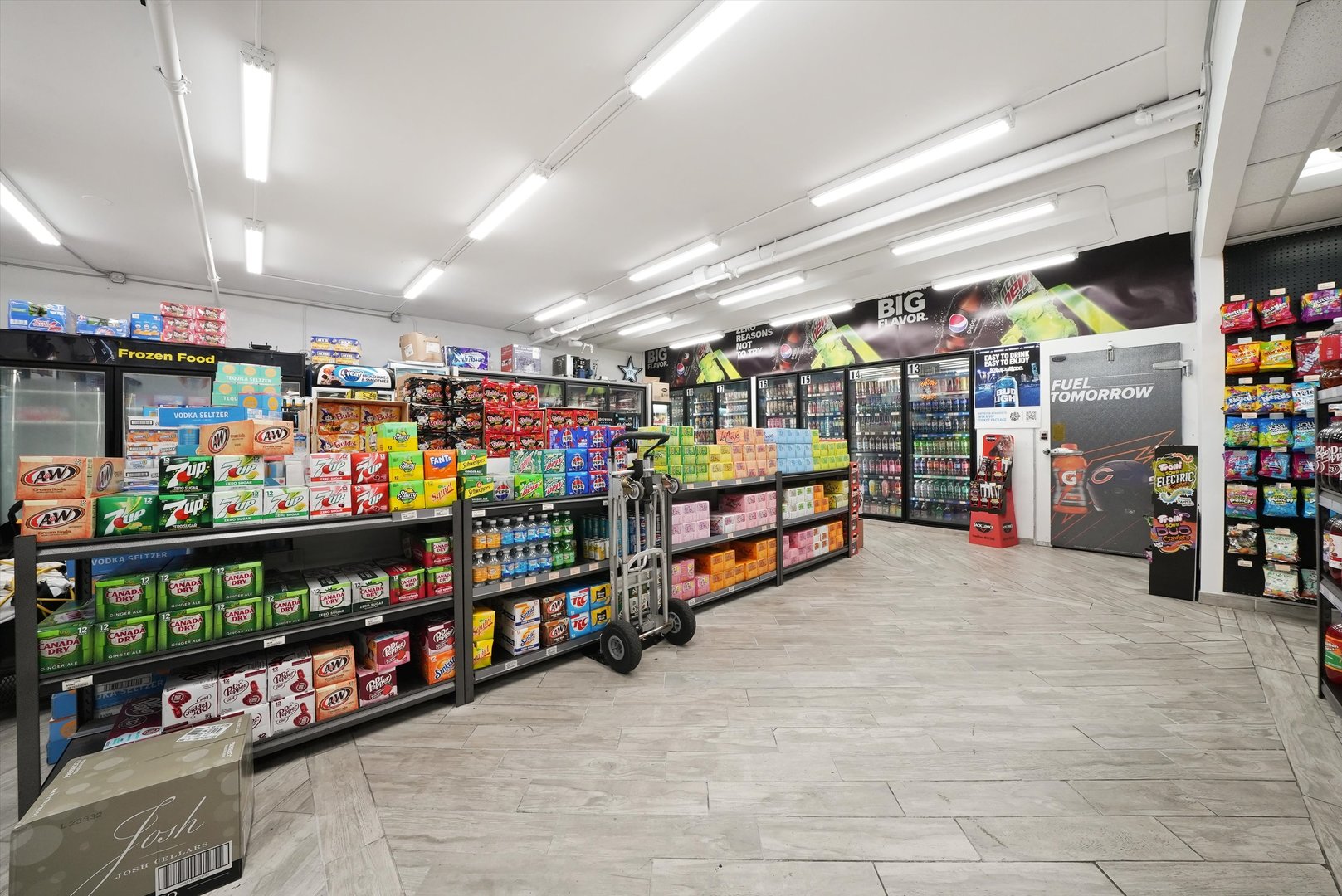 40 E 9TH Street Unit: 707