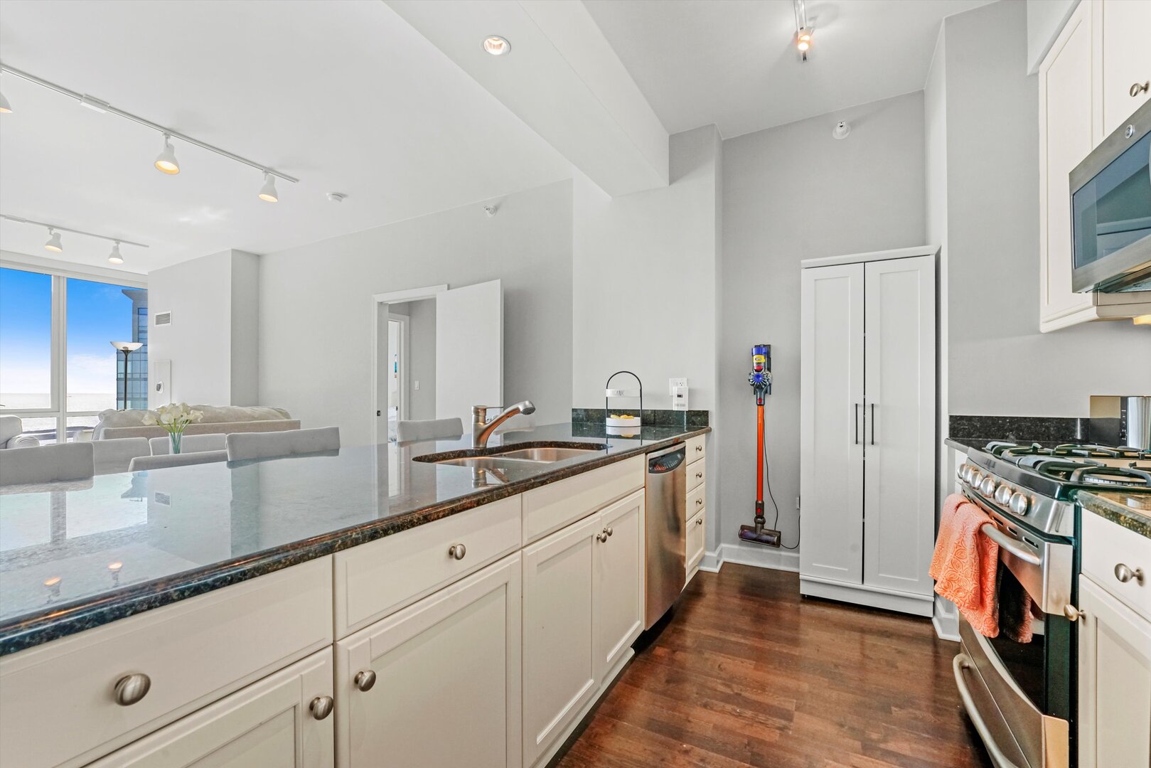 1201 S Prairie Avenue Unit: 3404