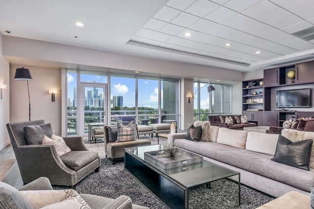 1201 S Prairie Avenue Unit: 3404