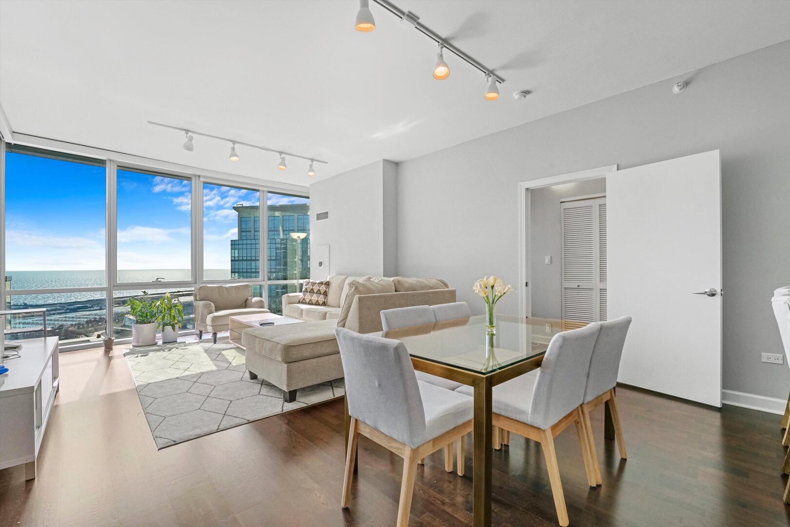 1201 S Prairie Avenue Unit: 3404