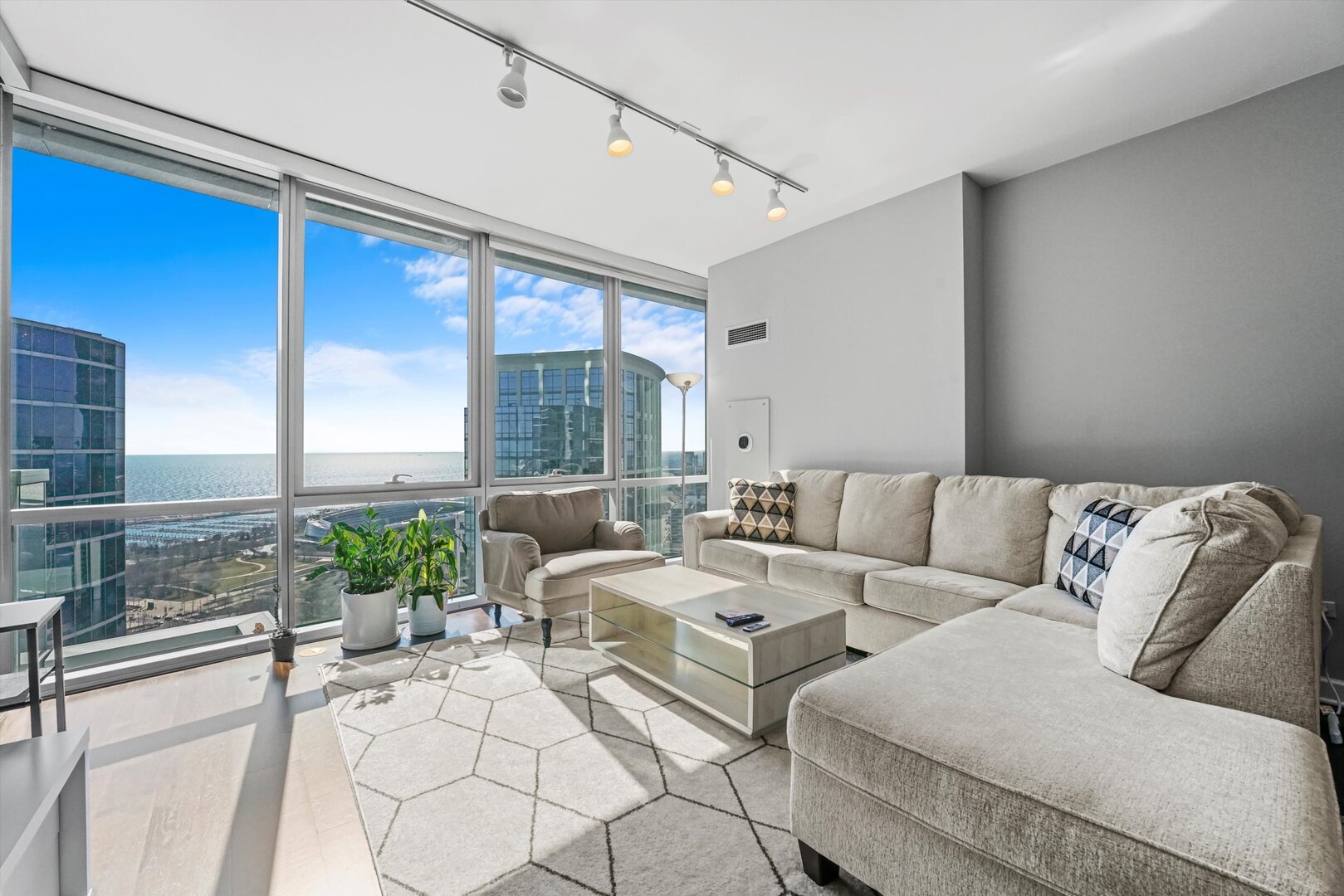 1201 S Prairie Avenue Unit: 3404