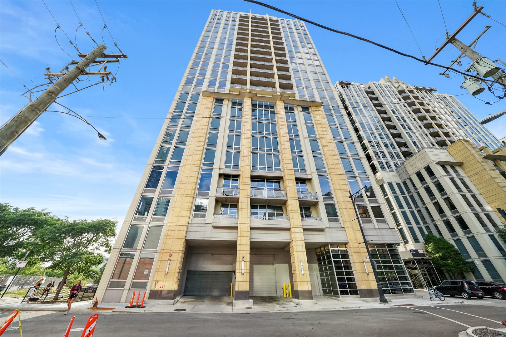 700 N LARRABEE Street Unit: 1010
