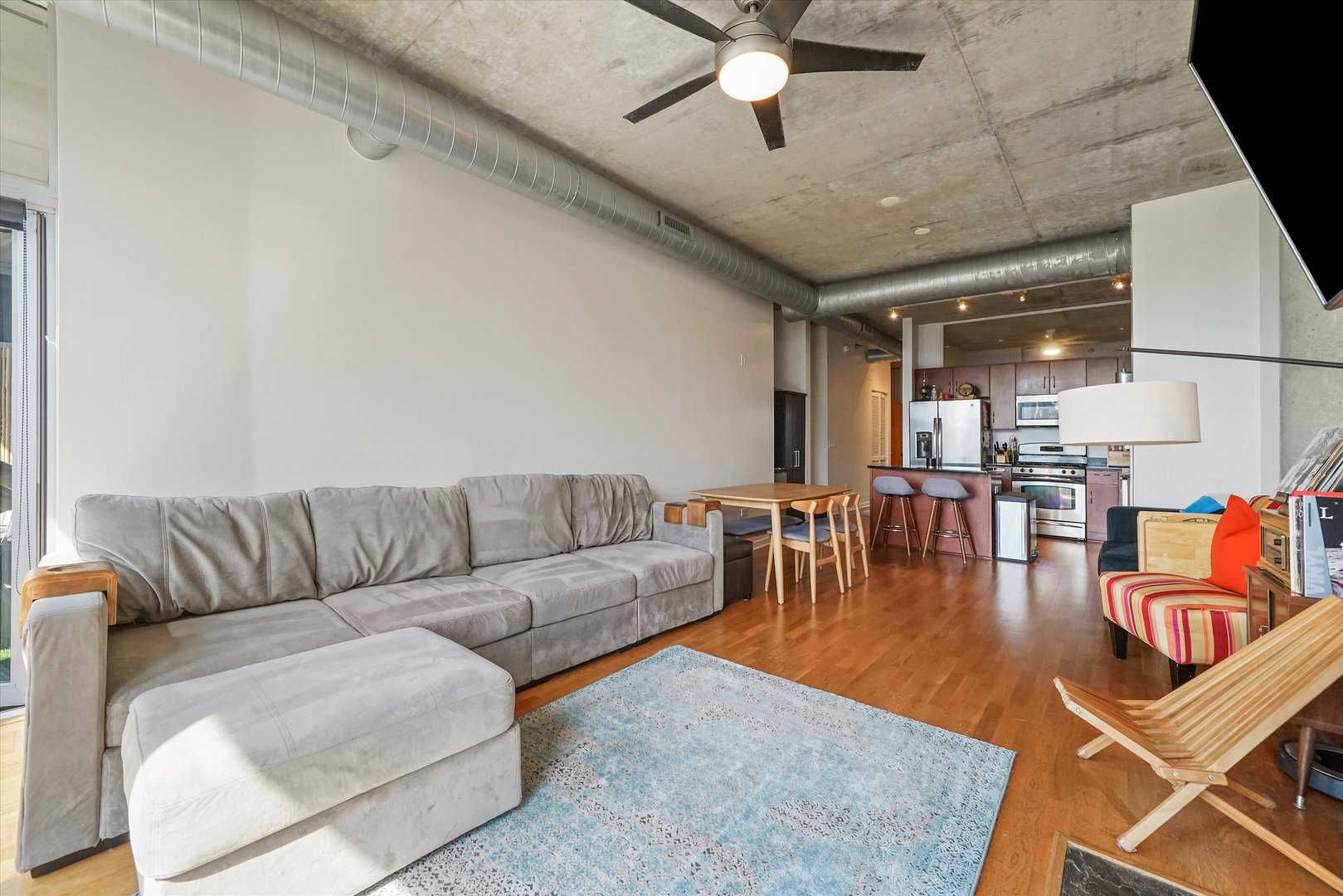 700 N LARRABEE Street Unit: 1010