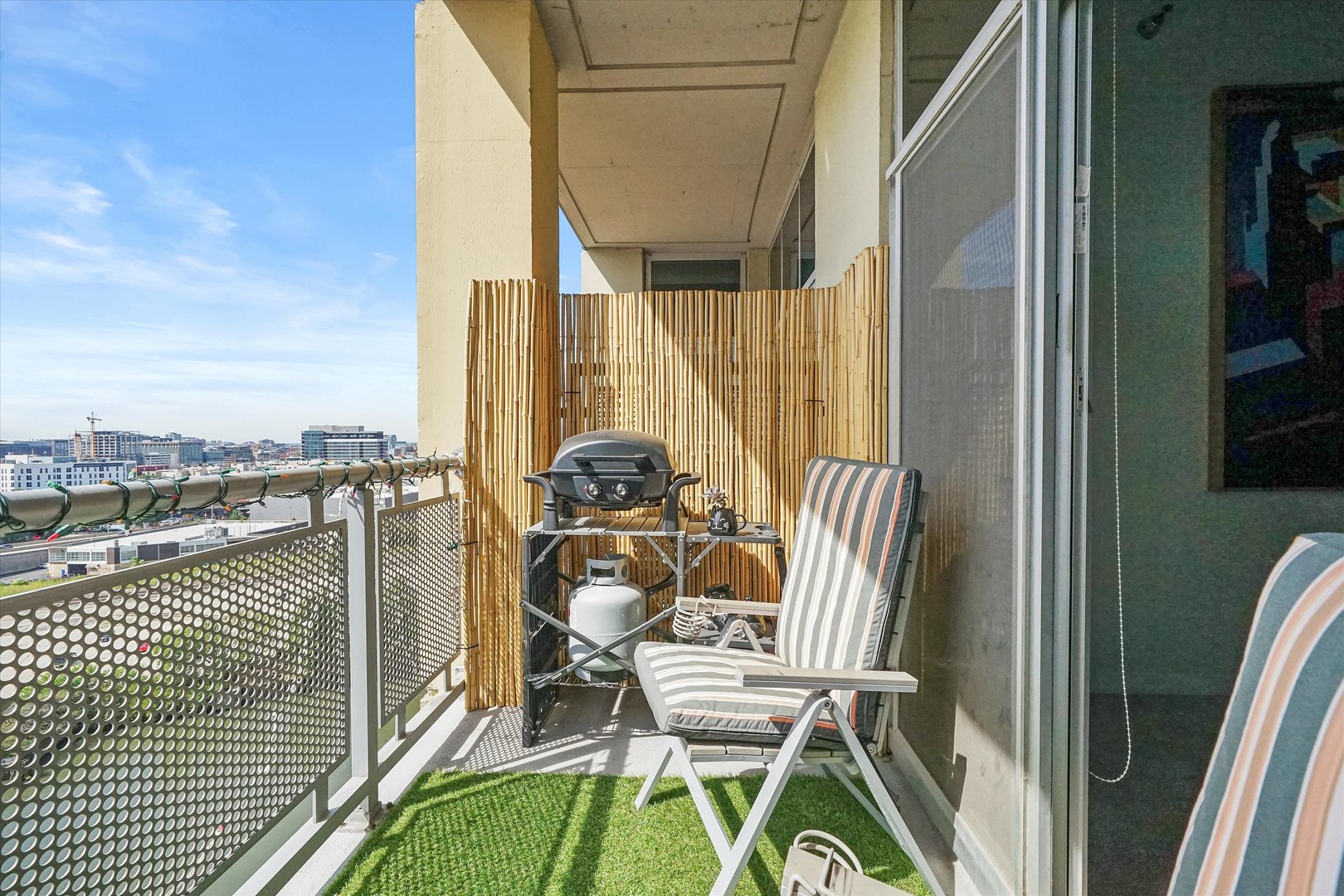 700 N LARRABEE Street Unit: 1010