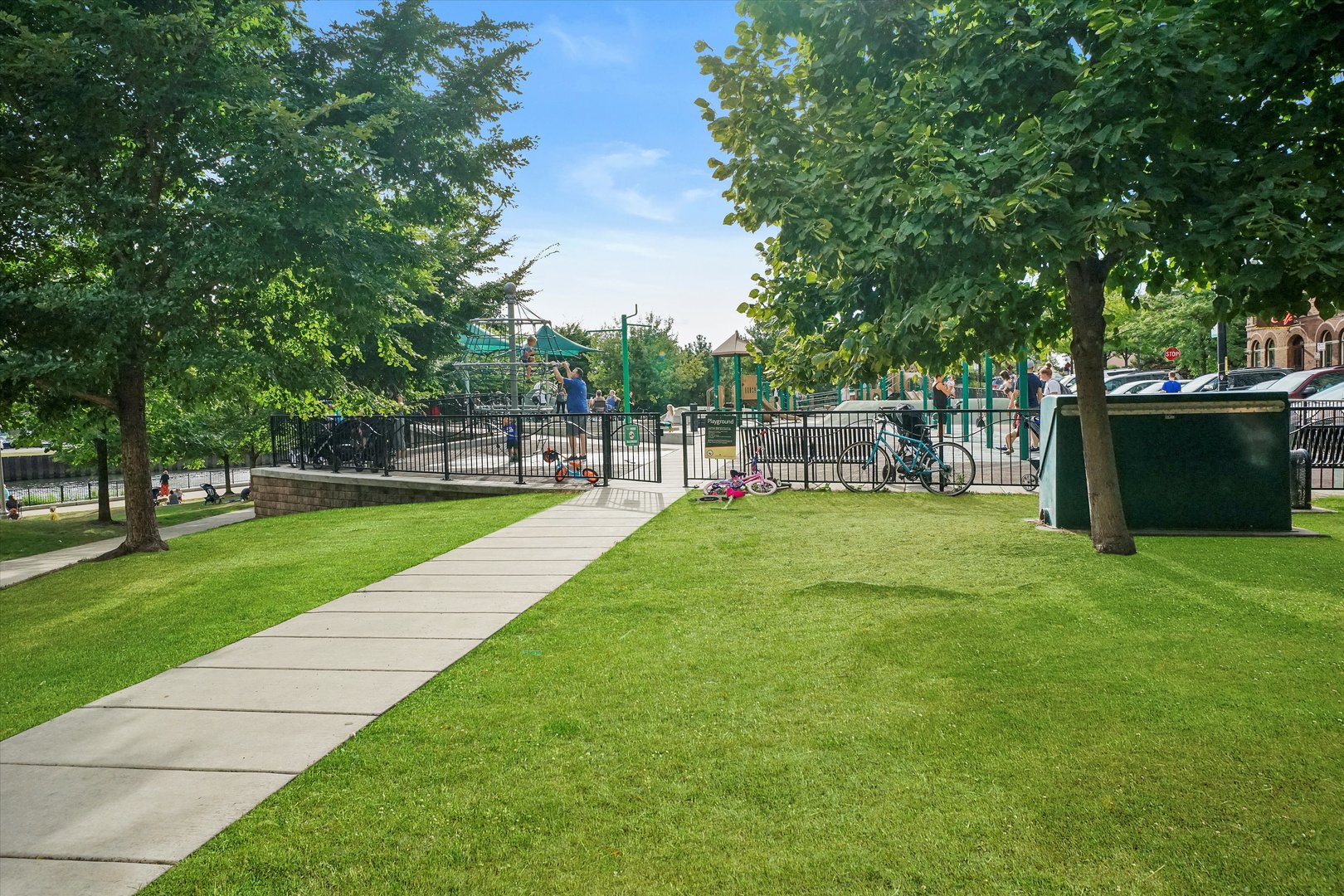 700 N LARRABEE Street Unit: 1010