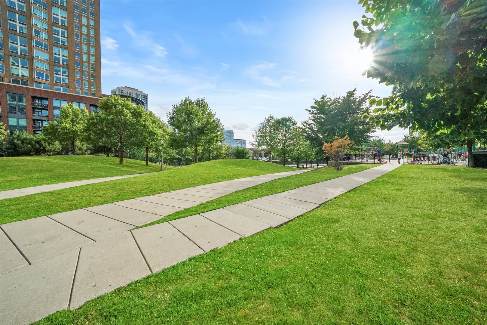 700 N LARRABEE Street Unit: 1010