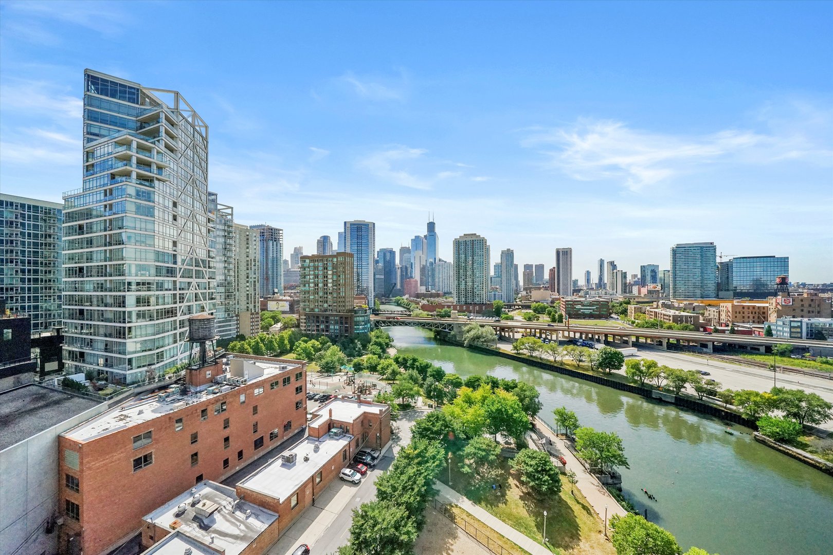 700 N LARRABEE Street Unit: 1010