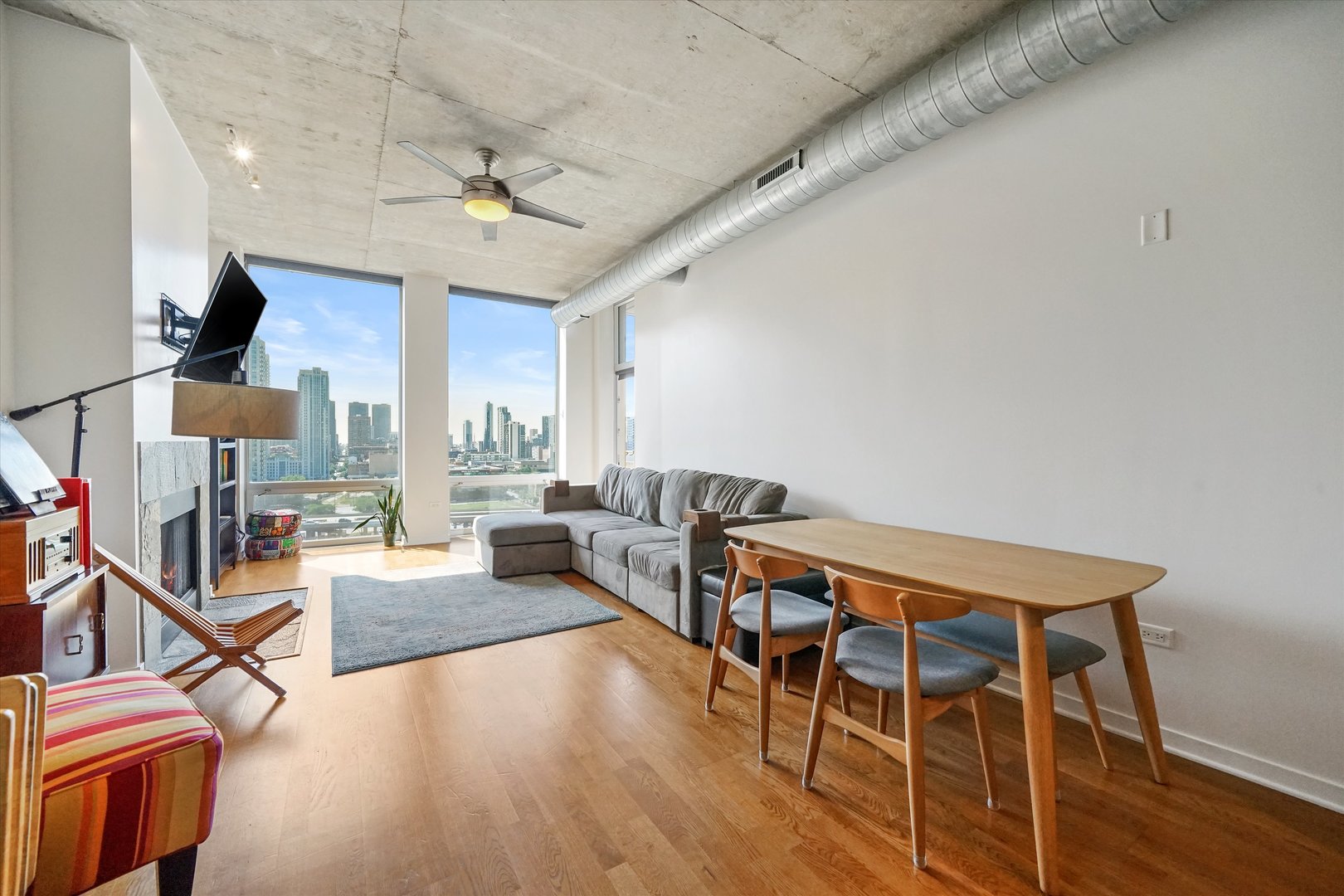 700 N LARRABEE Street Unit: 1010