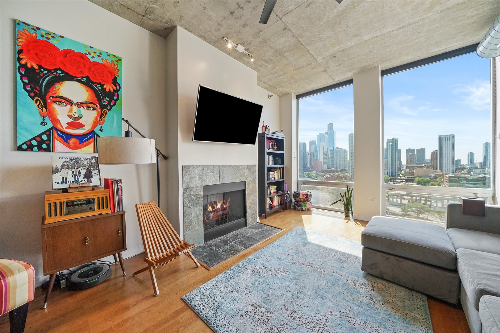 700 N LARRABEE Street Unit: 1010