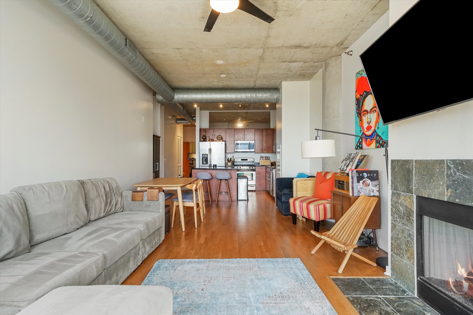 700 N LARRABEE Street Unit: 1010
