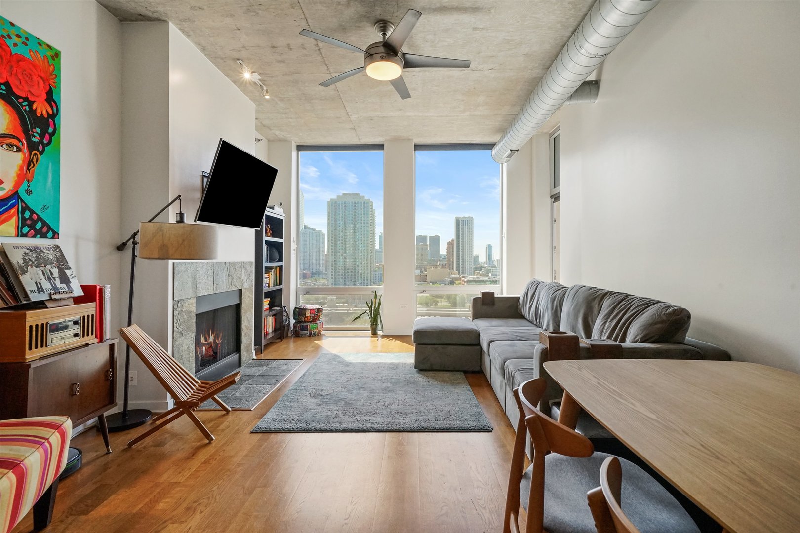 700 N LARRABEE Street Unit: 1010