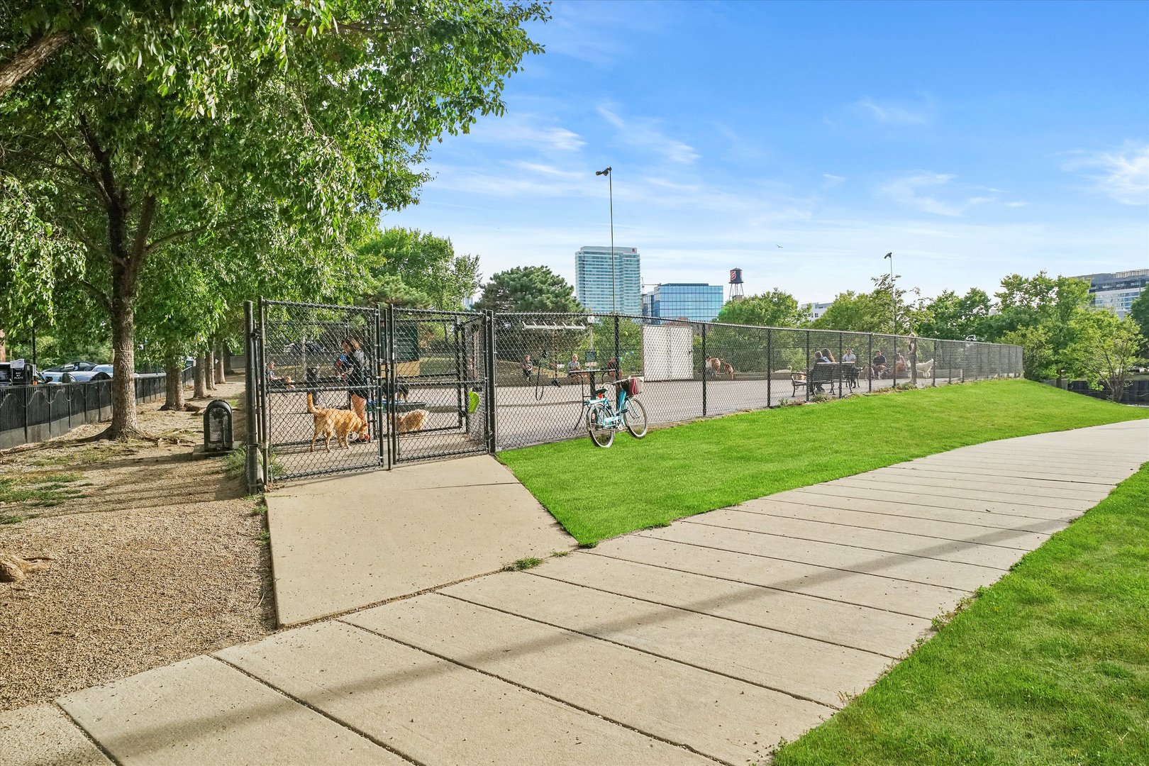 700 N LARRABEE Street Unit: 1010