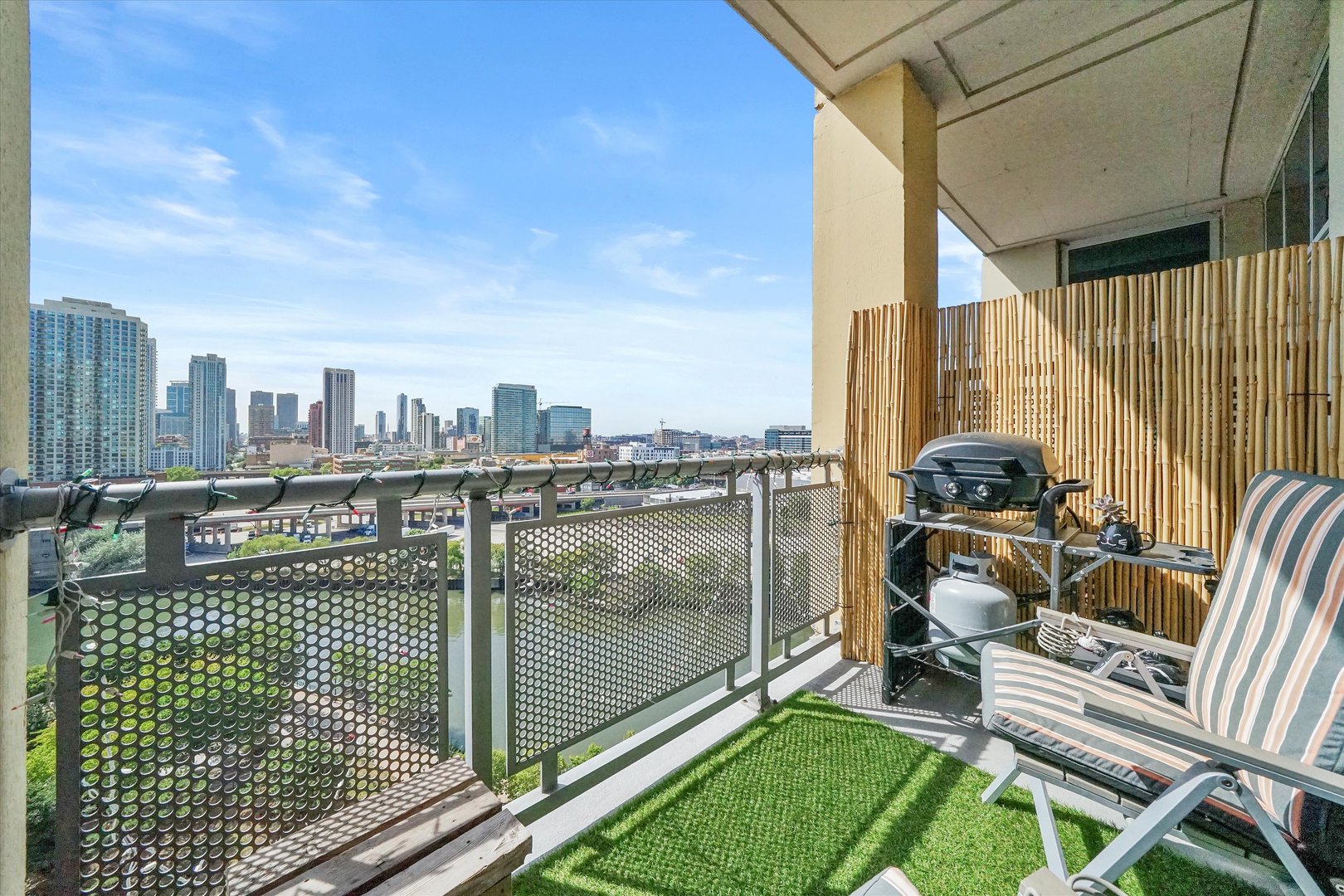 700 N LARRABEE Street Unit: 1010