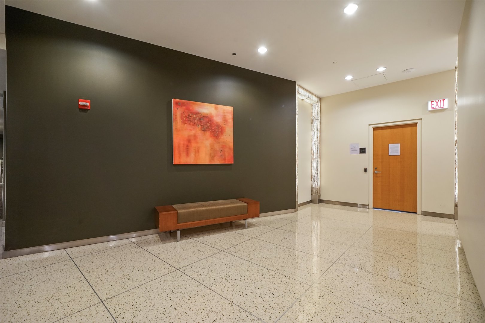 700 N LARRABEE Street Unit: 1010