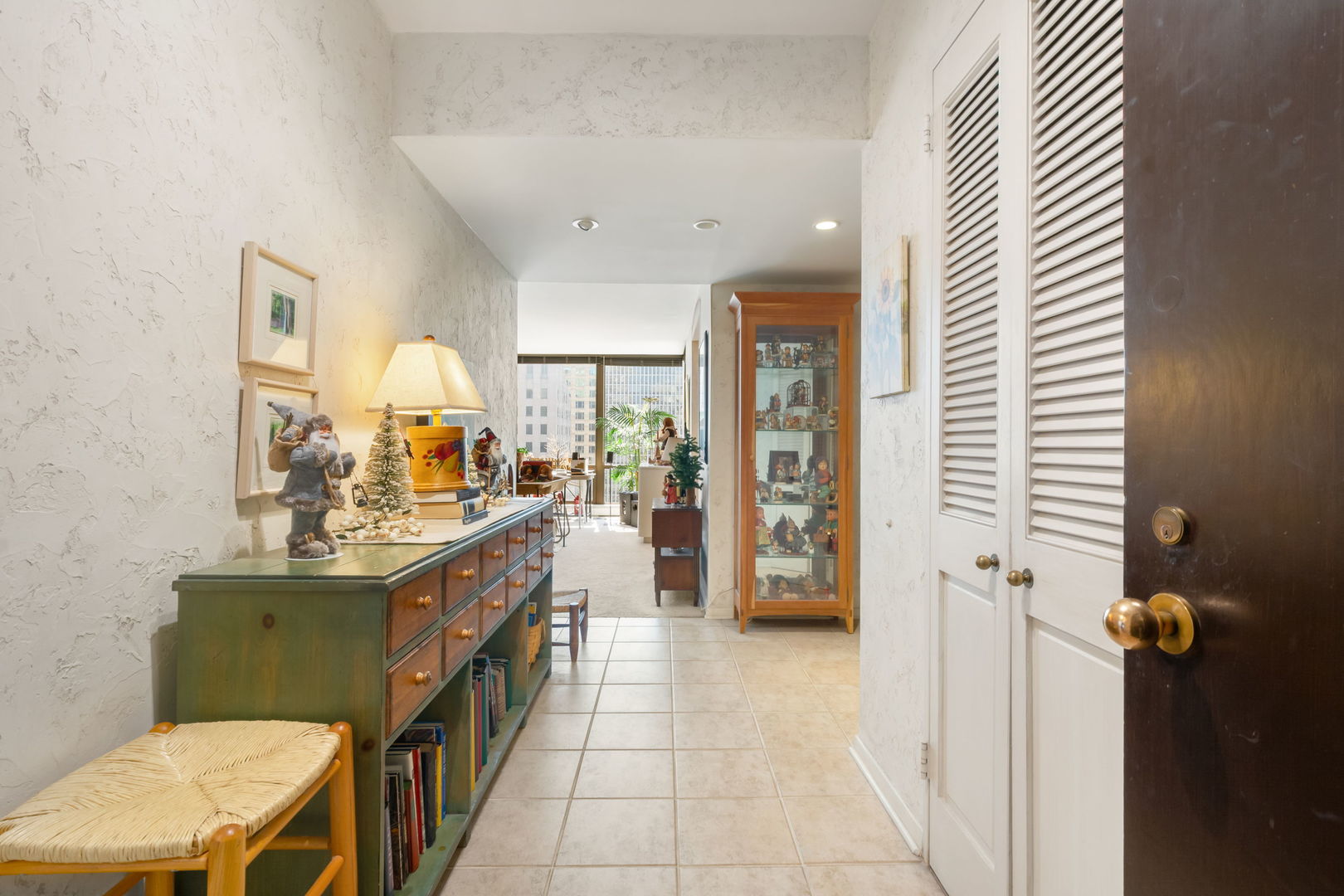 100 E Bellevue Place Unit: 23B