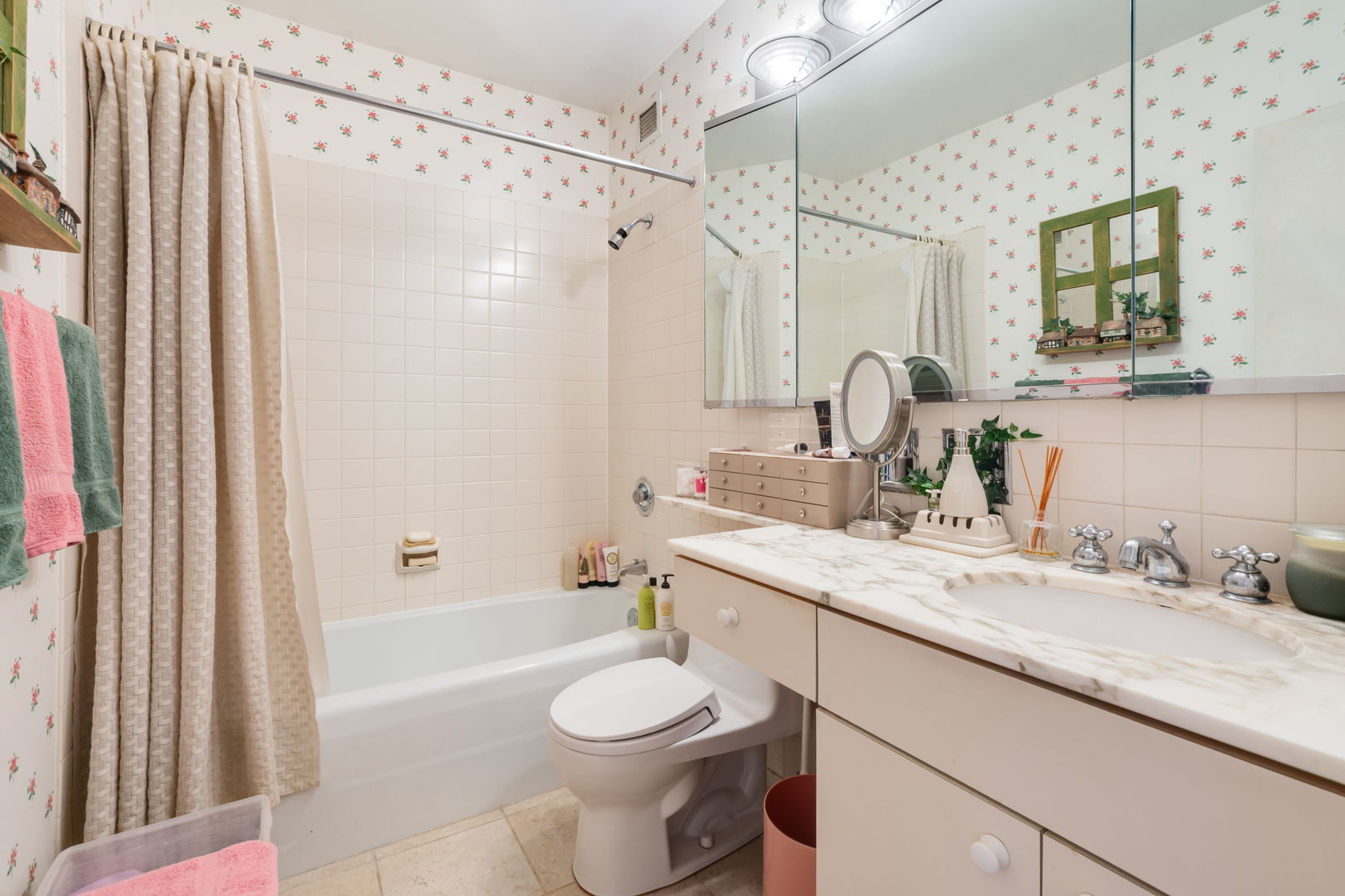 100 E Bellevue Place Unit: 23B