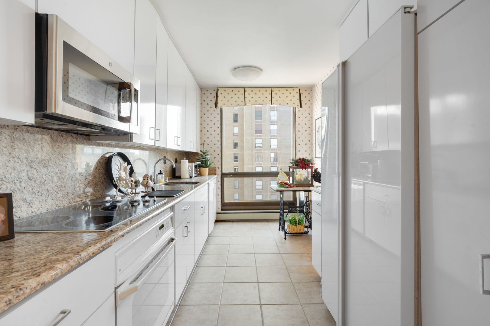 100 E Bellevue Place Unit: 23B
