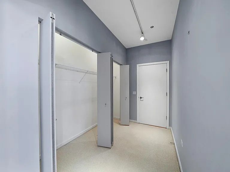 860 W Blackhawk Street Unit: 2804