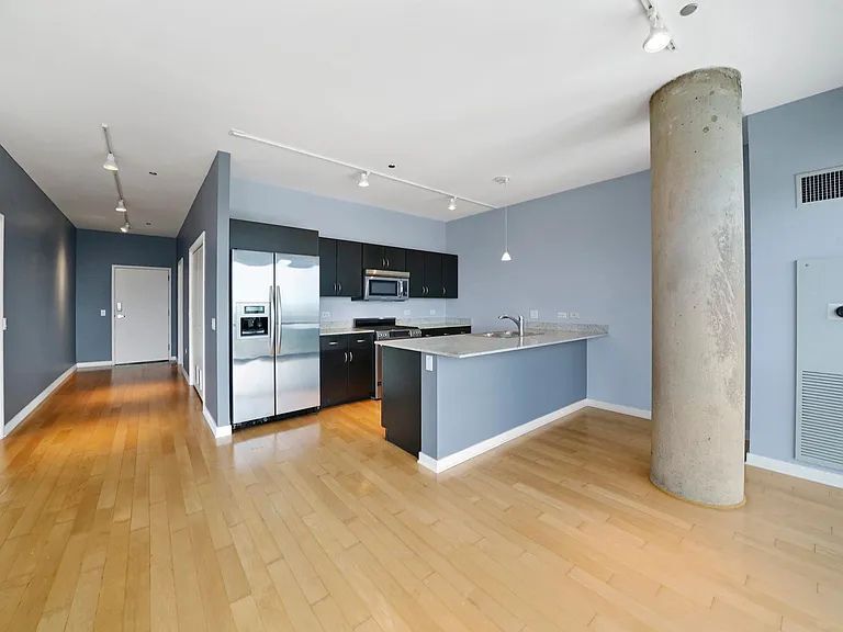 860 W Blackhawk Street Unit: 2804