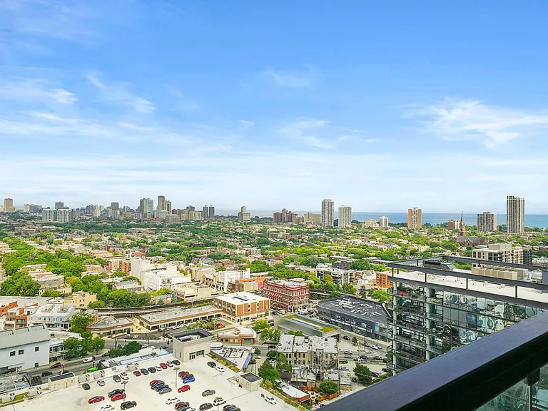 860 W Blackhawk Street Unit: 2804